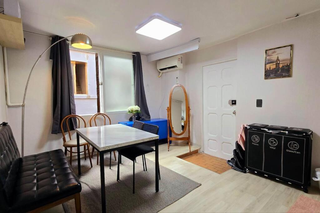 Cheongnyangni 5beds 3rooms 1lounge House Villa Seoul